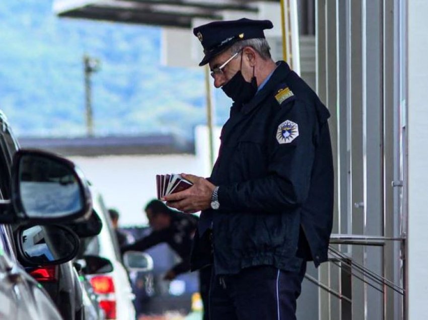 Vendimi që shtetasit e huaj të hyjnë në Kosovë me test PCR është në fuqi nga tetori