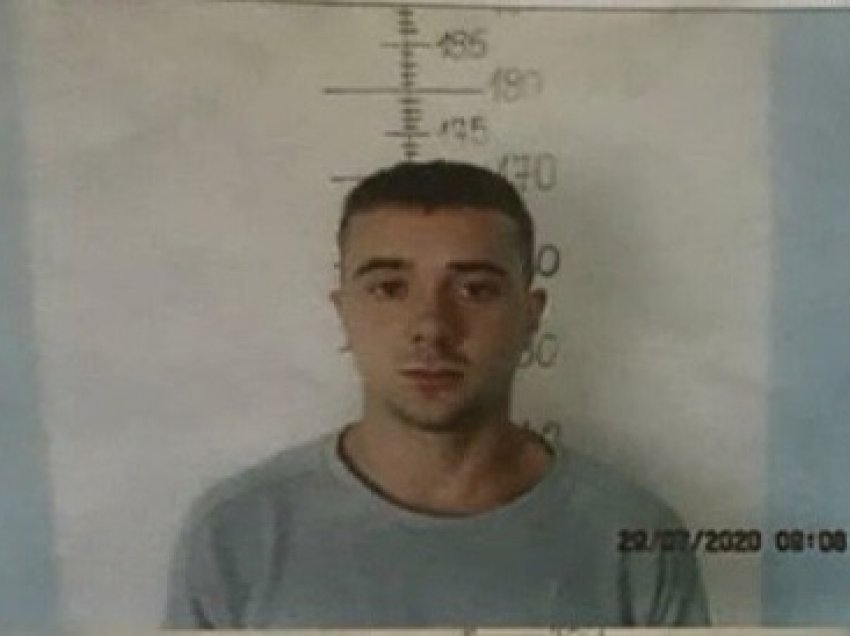 Ky është 19 vjeçari që po e kërkon Policia lidhur me grabitjet e fundit në Prishtinë