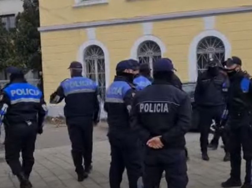 Protesta e paralajmëruar në Shkodër, ‘i gjithë’ komisariati zbarkon në qytet