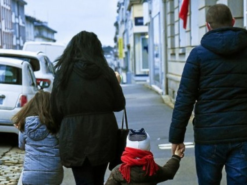 Ajo myslimane dhe ai katolik, historia e çiftit shqiptar që u arratis nga familja në Francë