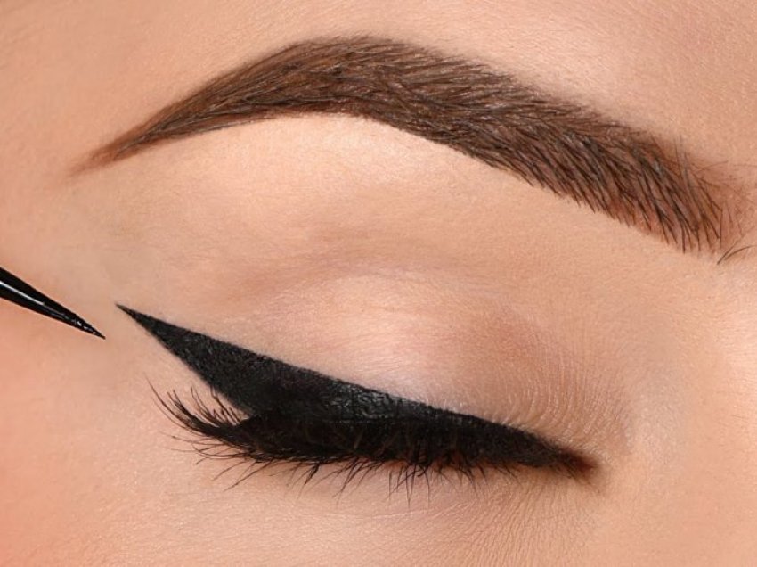 Gabimet që duhet t'i shmangni gjatë aplikimit të 'eyeliner'-it