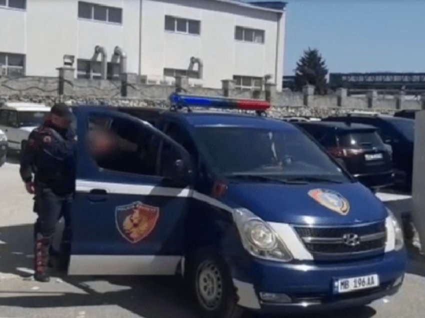 Krujë, i vodhi makinën nën kërcënimin e armës një personi