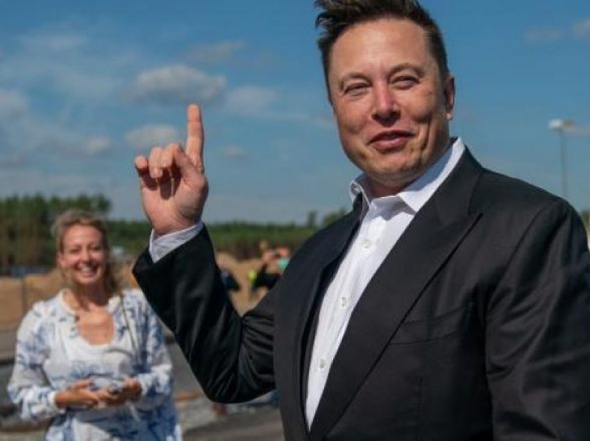 Elon Musk po shqyrton mundësinë e konvertimit të aseteve të Tesla-s në Bitcoin