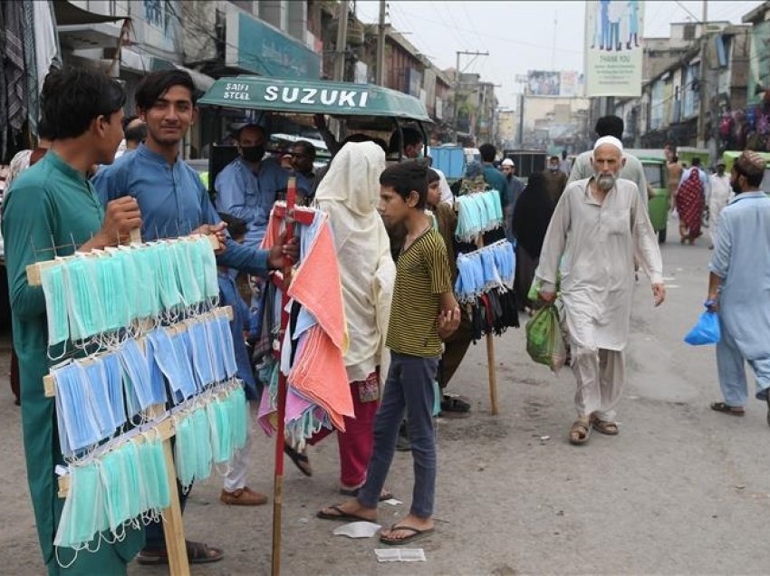 Pakistan, sektori privat do të lejohet të importojë vaksinën kundër COVID-19