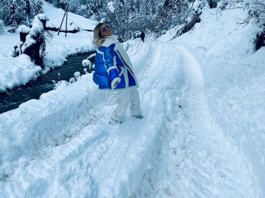 Lori me dashurinë e madhe në bardhësinë e Rugovës