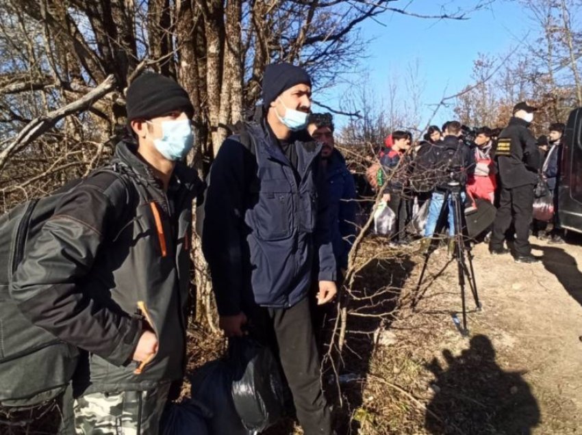 Migrantët zhvendosen nga kampi Lipa i Bosnjës, nuk dihet se ku