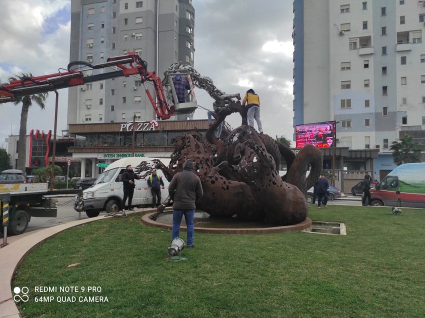 Stuhia dëmton statujën e Redonit, Perëndisë ilire të deteve dhe ujërave