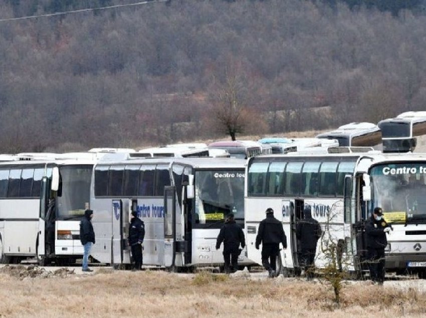 Viti i ri në acar, qindra emigrantë në Bosnje