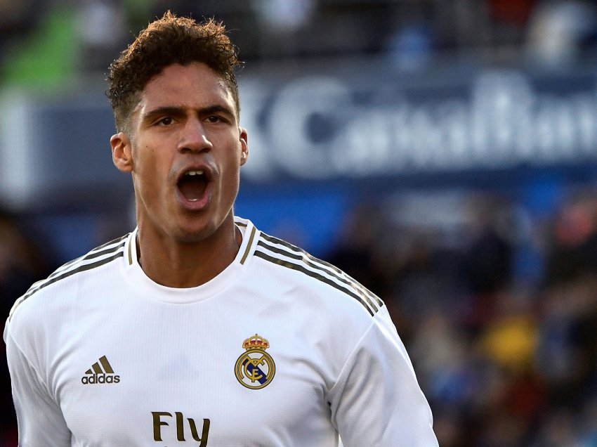 Gjigantët anglezë në garë për Raphael Varane