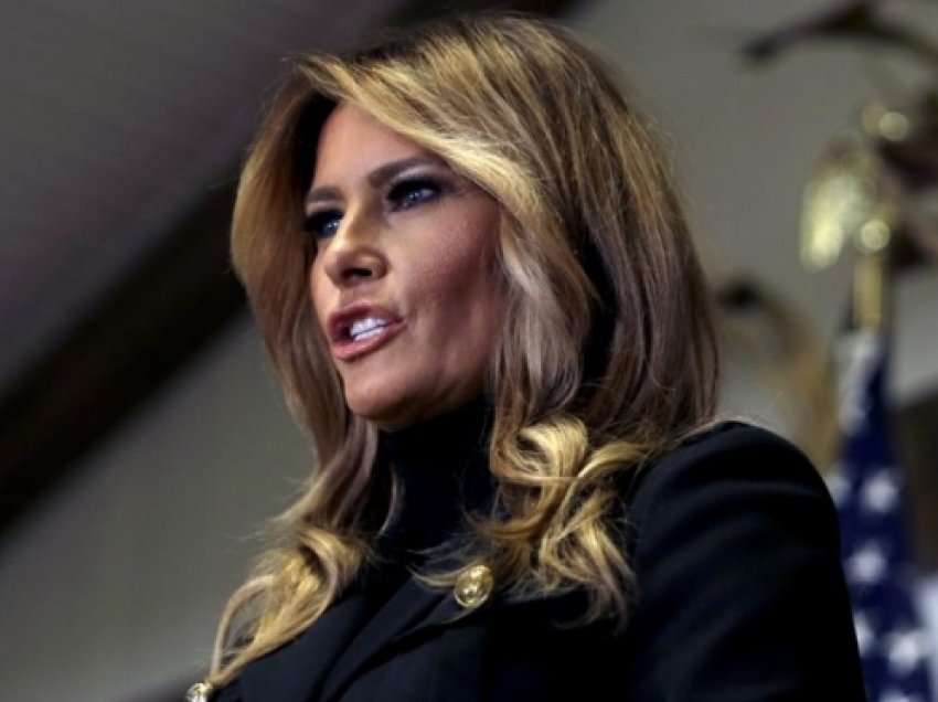 Melania Trump me libër kujtimesh nga Shtëpia e Bardhë