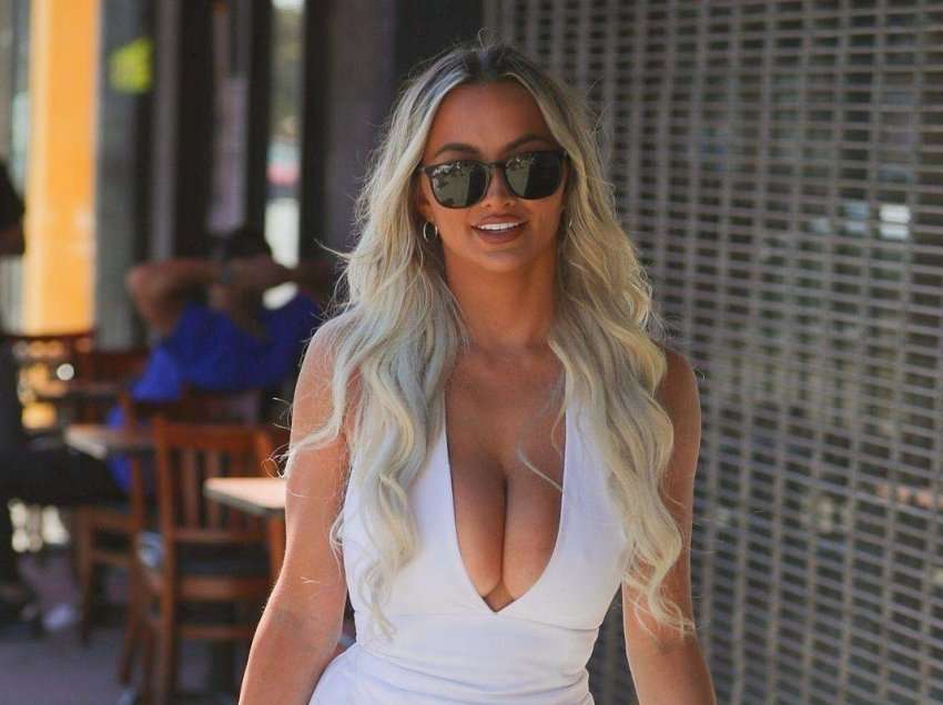 Lindsey Pelas sjell verën me rroba-larje neon