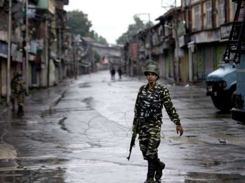 Përleshje në Kashmir, dy ushtarë Indian mbeten të vrarë