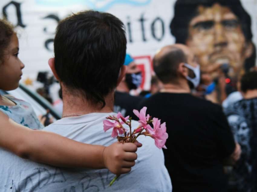 Ceremonia e varrimit të Maradonës do të mbahet në ndërtesën e Qeverisë së Argjentinës