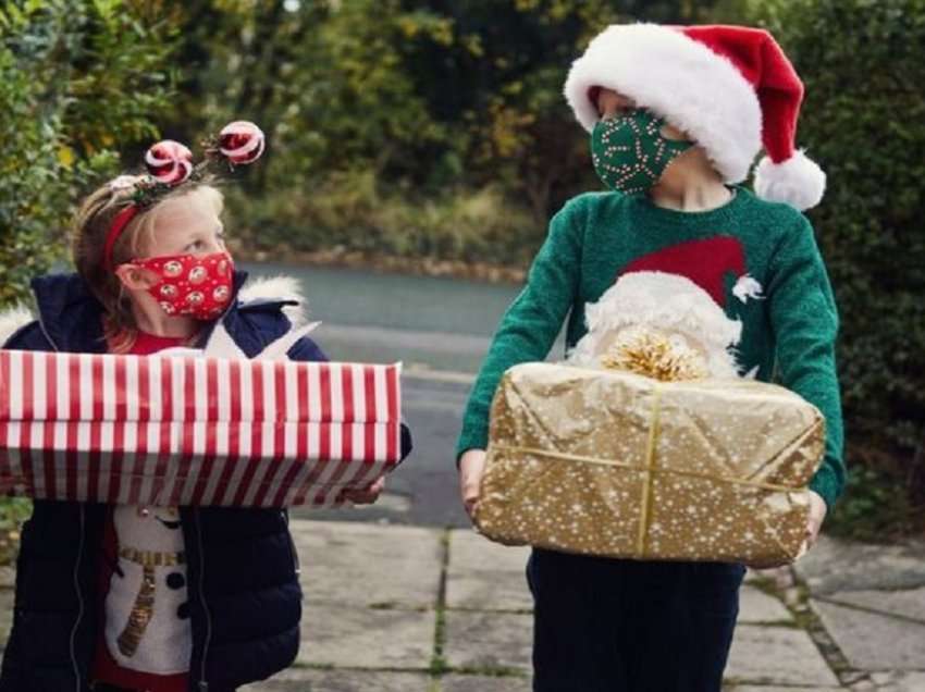 Irlanda lehtëson kufizimet e Covid për Krishtlindje