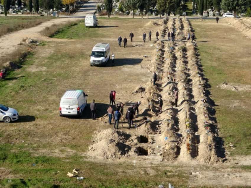 “Kam frikë të hap dritaren”: Vdekja i afrohet lagjeve të qytetit, banorët në panik 