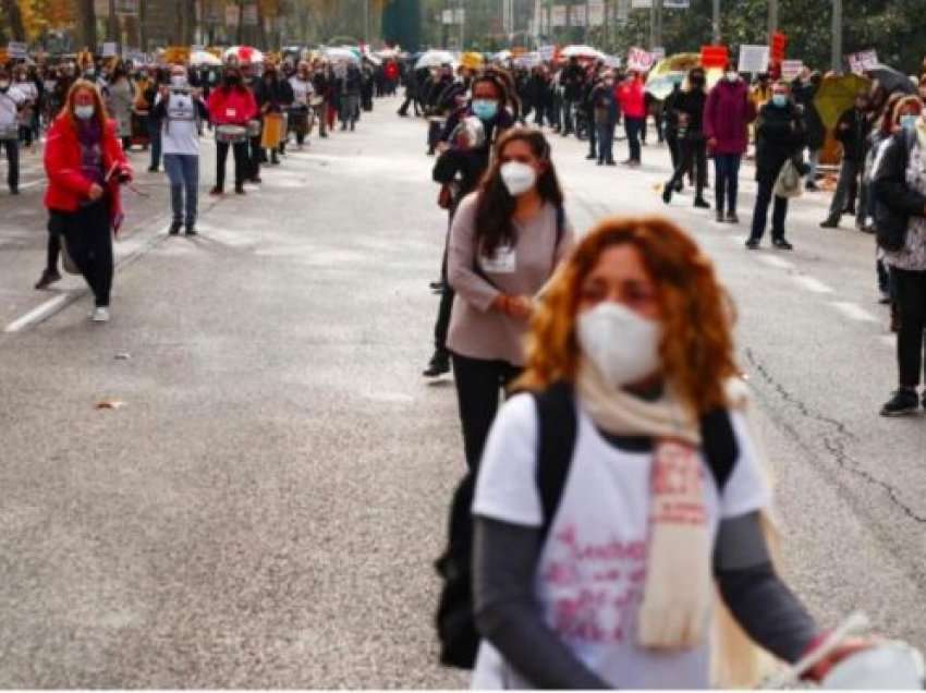 Mjekët dhe infermierët në protestë / Shkurtimet në shëndetësi