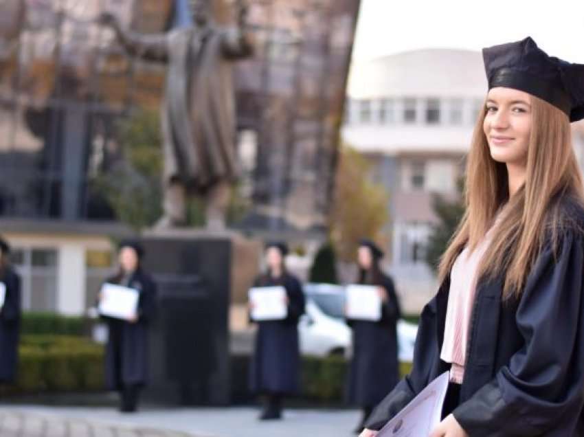 Universiteti i Tetovës i shpërbleu me bursa ekselentët e ciklit të parë dhe të dytë