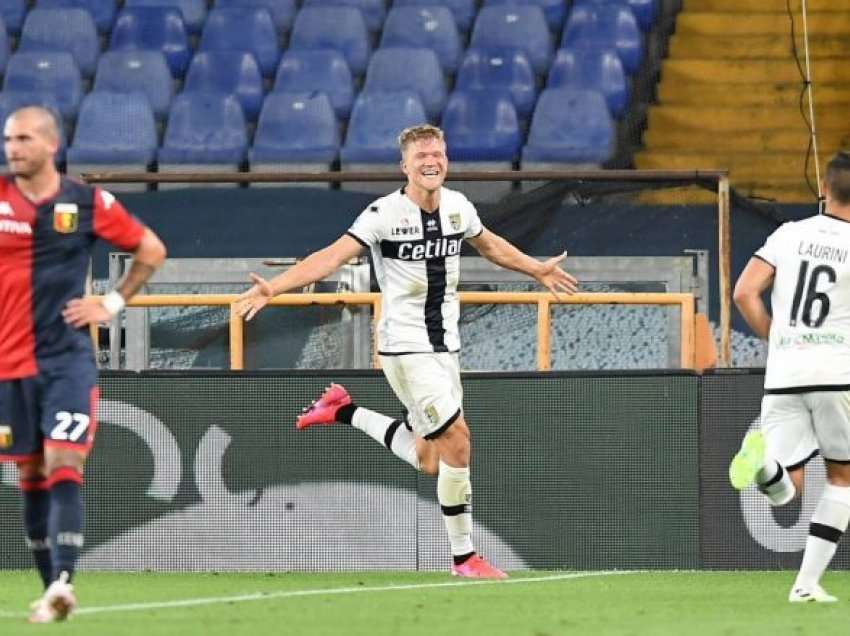 Milani mendon transferimin e sulmuesit Andreas Cornelius