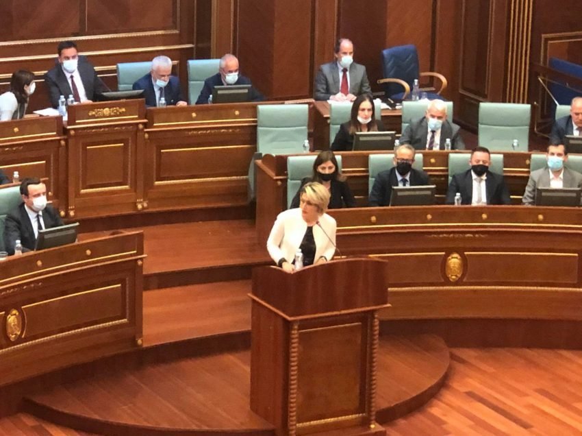 Kusari-Lila për Vjosa Osmanin: Uroj që sonte të përmbyllim seancën me Osmanin presidente 