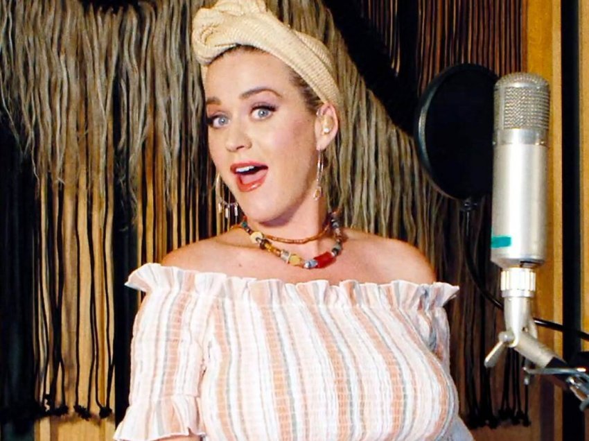 “Si një mama e re kam hequr dorë nga depilimi”; Rrëfimi i Katy Perryt që habiti të gjithë