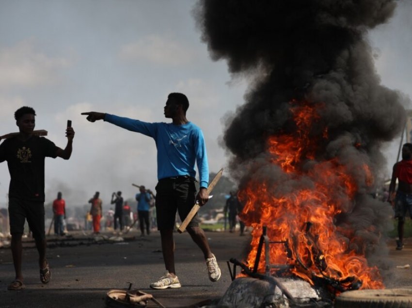 Mbi 1,800 të burgosur ikin në Nigeri