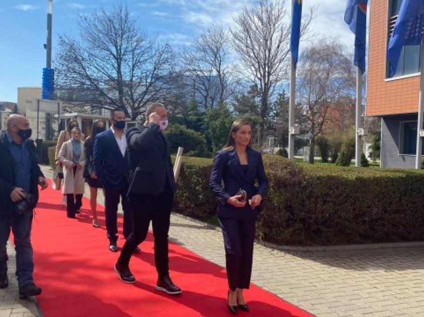 Majlinda Kelmendi merr pjesë në inaugurimin e presidentes Vjosa Osmani