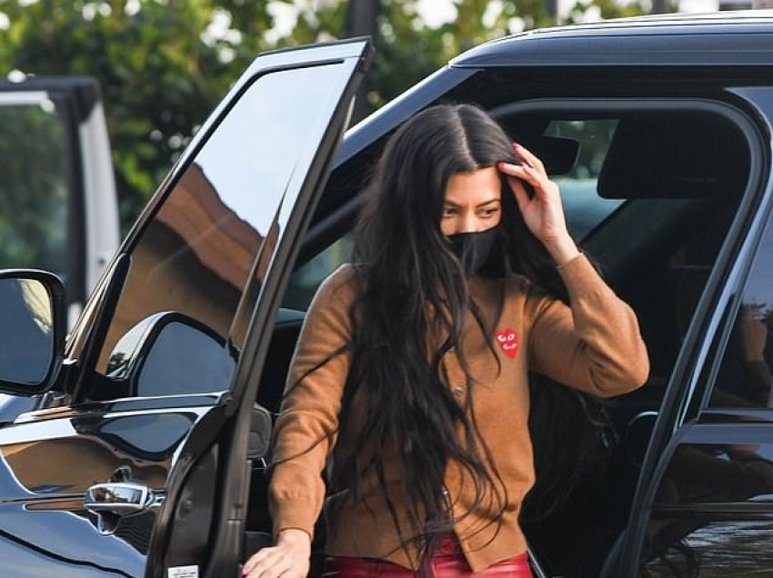 Kourtney Kardashian kthehet nga pushimet, duket në formë