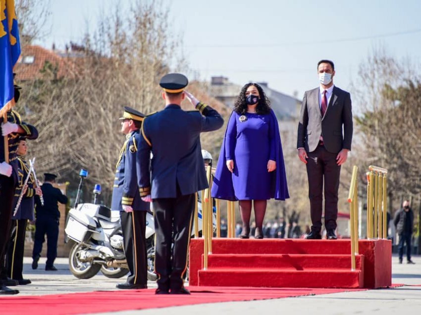 “U ringjall amaneti i të rënëve”, presidentja “bombardohet” me komente - ja çka i shkruajnë qytetarët