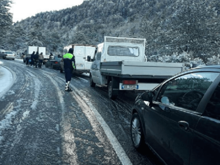 Pranvera ende larg! Reshje dëbore dhe temperatura të ulëta në juglindje