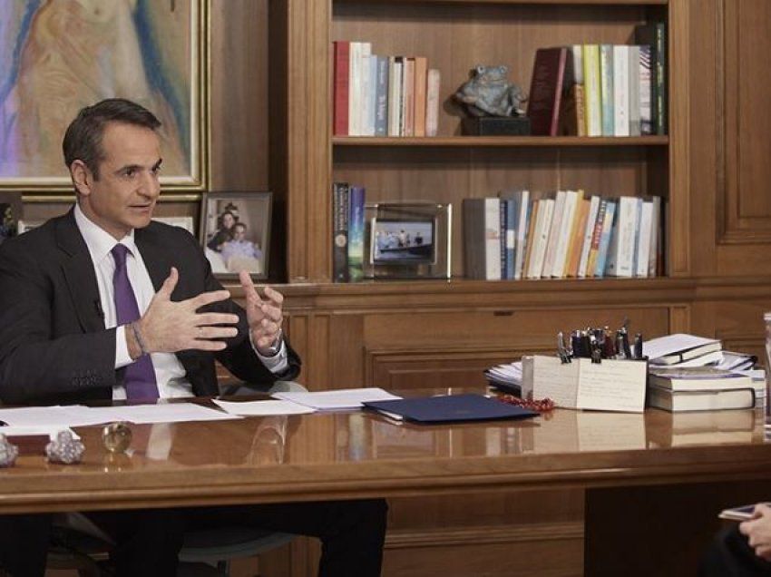 Mitsotakis: Ne jemi duke diskutuar vaksinimin e detyrueshëm të punonjësve në spitale