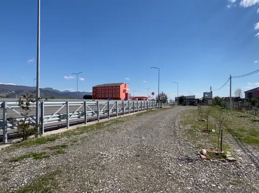 Autostrada izolon banorët, fshati Prozhem në Kurbin pa rrugë