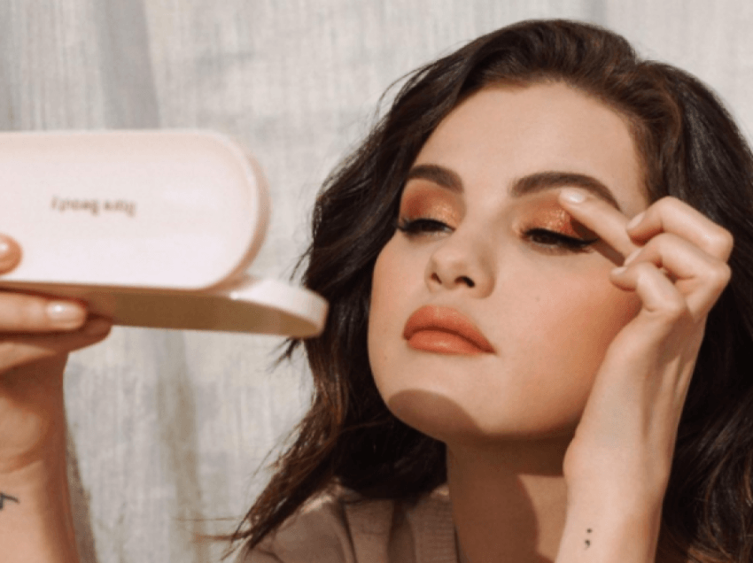 Selena Gomez poston një selfie dhe merr 5 milionë pëlqime në kohë rekord