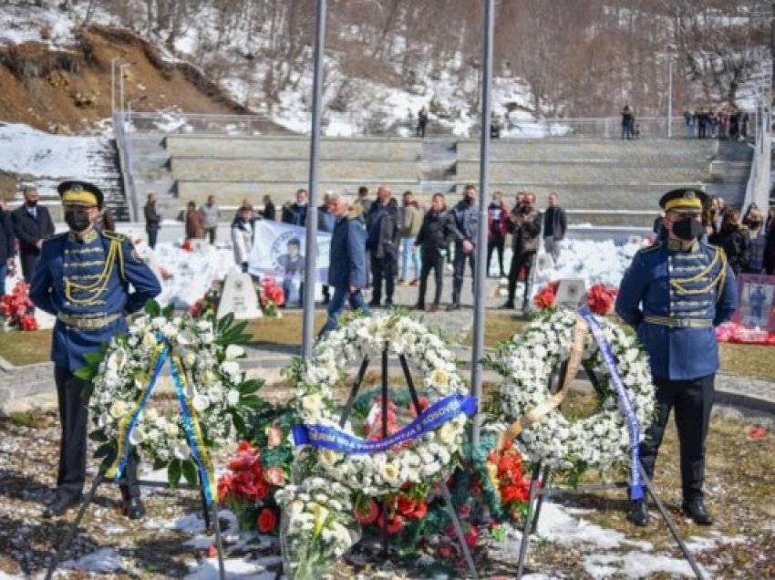 Jashari në Koshare: Kjo ditë na kujton sakrificën dhe çon mesazh se të bashkuar mund të ecim përpara