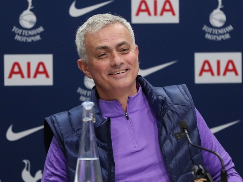 Mourinho e thumbon keq Solskjaerin pas komentit të tij për simulimin e Sonit