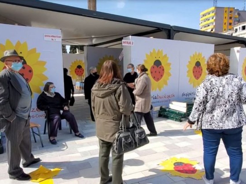 Shpërndahen vaksinat e reja/ Në disa qytete pati mungesa. Shkak bllokimi i Rinasit për 48 orë