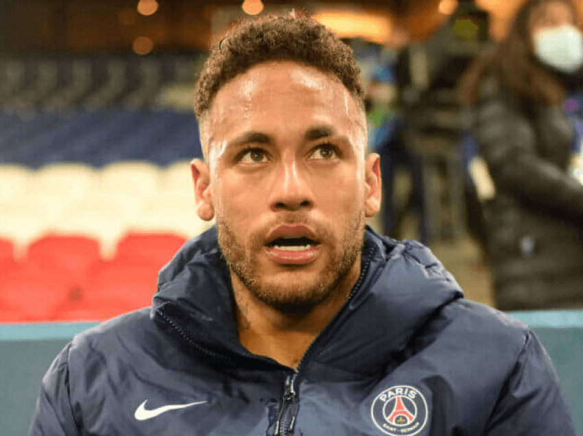 PSG i vendos ultimatum Neymarit për të nënshkruar rinovimin