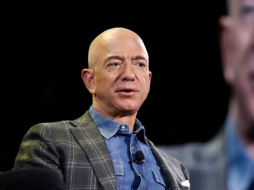 Bezos zotohet t'u krijojë punëtorëve të tij kushte më të mira të punës