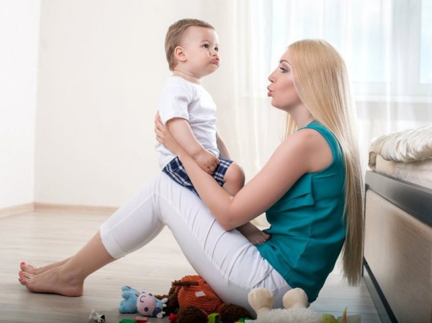 Fëmija juaj nuk ka filluar akoma të flasë, ja rastet kur duhet të shqetesoheni