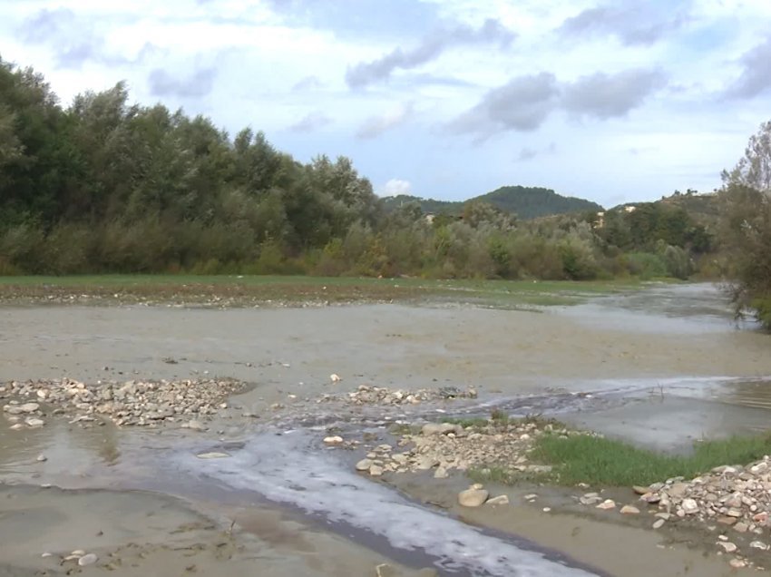 Elbasan, gjendet i pajetë një person, dyshohet se është mbytur nën lumin Shkumbin