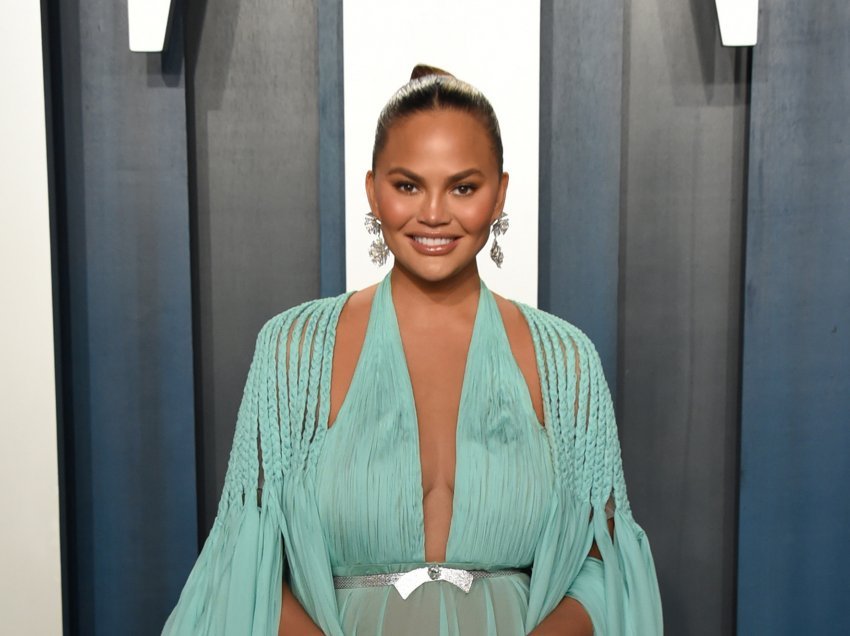 Chrisy Teigen i rikthehet Twitterit