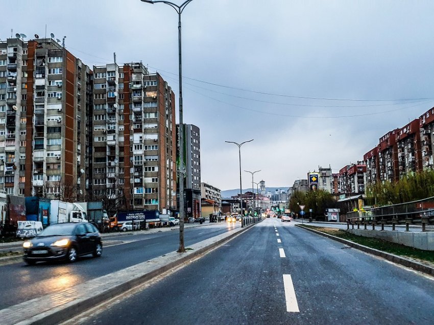 Gastronomia dhe qendrat tregtare hapen të hënën, masat e tjera rishikohen