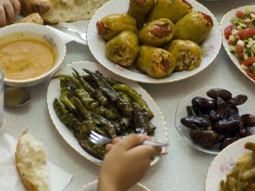 Dieta e Shenjtë për Muajin e Ramazanit/ Këshilla nga mjekët që nuk duhen humbur