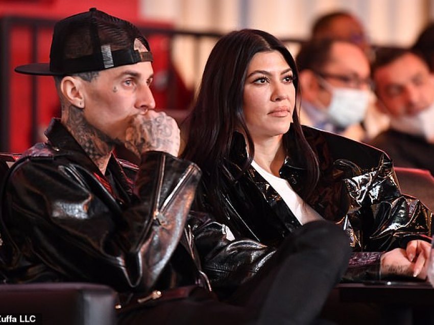 Travis Barker befason Kourtney Kardashian për ditëlindje