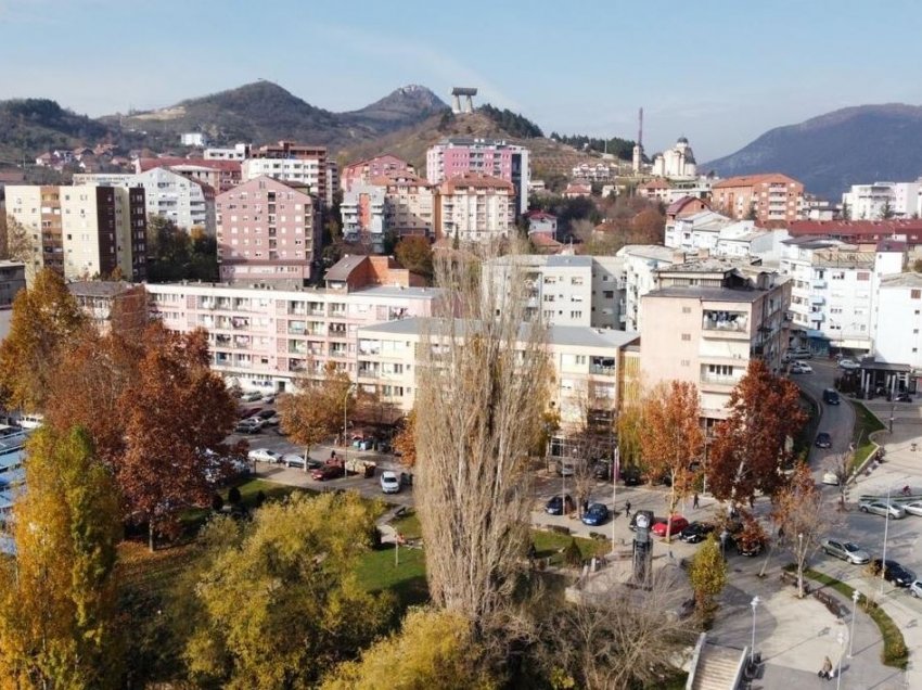 Në veri, qindra punëtorë vazhdojnë të paguhen pa punuar