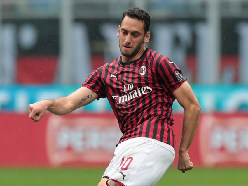 Hakan Çalhanoglu joshet nga oferta multi-milionëshe në Katar 