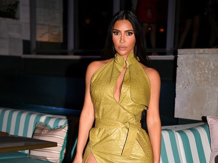 Çfarë po ndodh mes Kim Kardashian dhe Maluma-s? Dyshja fotografohen duke buzëqeshur krah njëri-tjetrit