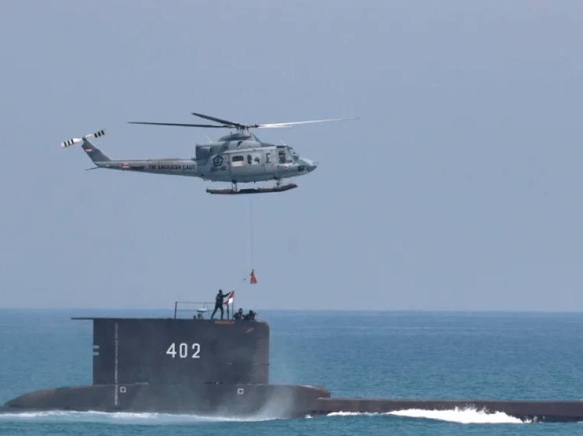 Nëndetësja indoneziane me 53 persona në bord zhduket në ujërat e ishullit Bali