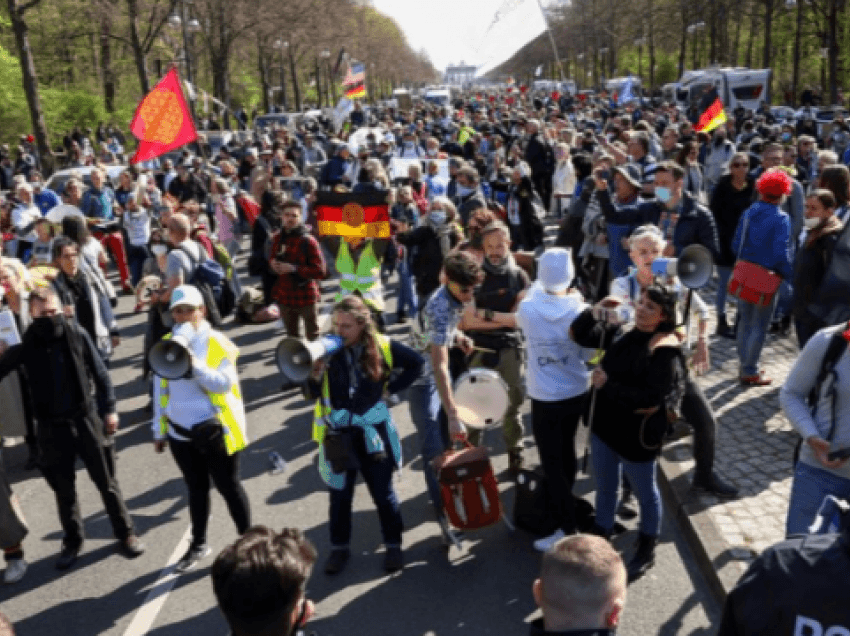 Gjermanët protestojnë kundër ligjit të ri për izolim