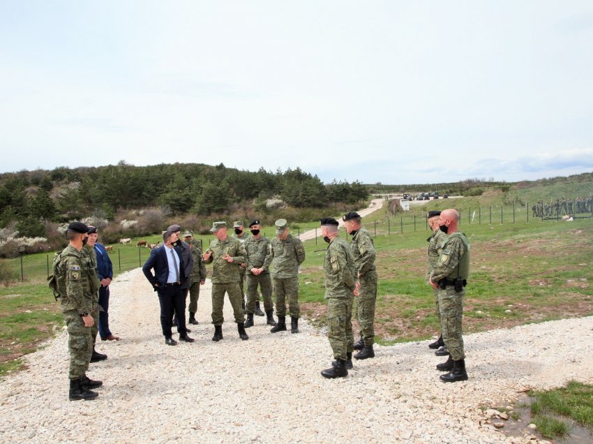 Mehaj përcjellë nga afër aktivitetet trajnuese të Regjimentit të Tretë të Këmbësorisë