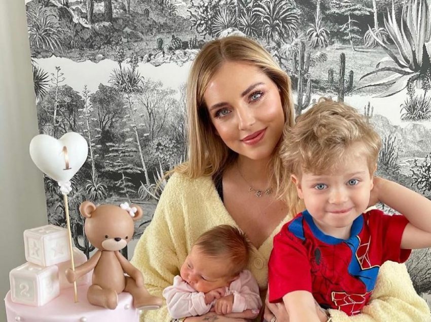 Chiara Ferragni publikon fotot e rralla në njëmujorin e vajzës!